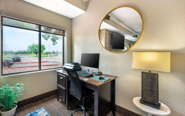 Comfort Suites Omaha East-Council Bluffs