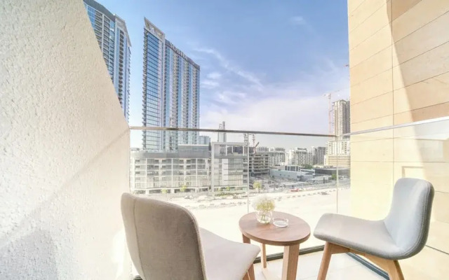 Spacious Azizi Riviera Studio