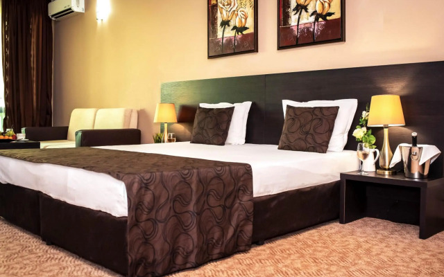 Central Plaza Hotel