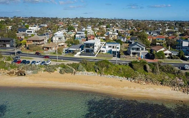 Mornington Esplanade Beachfront & SPA by Rss