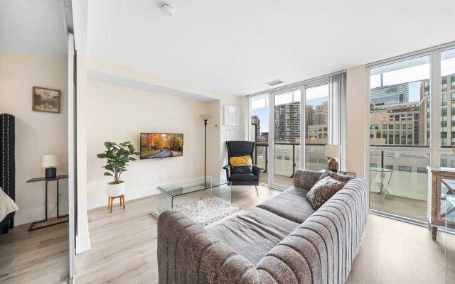 PlanURstay  - 300 Front Street West