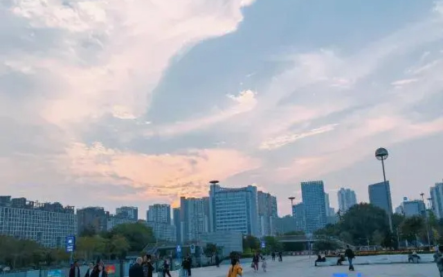 Warm Evening Residence (North Railway Station South Square)