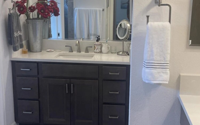 Designer Home In Saint Catherine