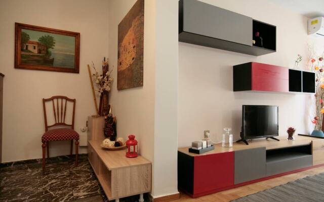 Comfy & Tasteful Central Apt • 1' to Metro Station