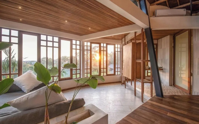 Stunning 2-br Penthouse With View, 800m to Beach