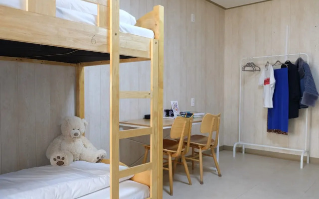 1% Hostel