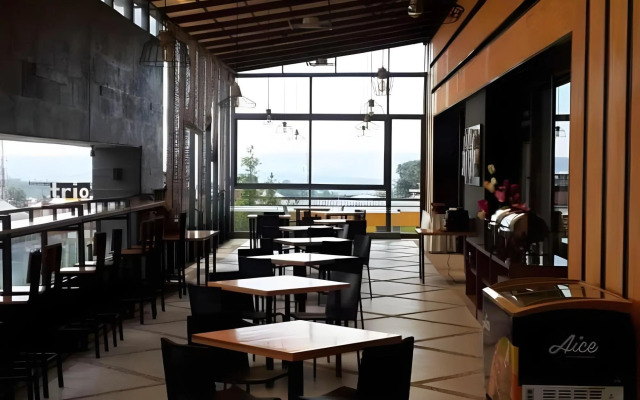 Front One Harvest Hotel Wonosobo