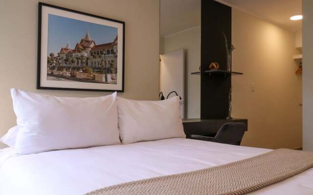 w Spectacular 2BR in the Heart of Miraflores