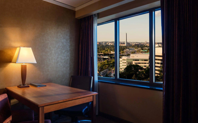 Embassy Suites by Hilton Crystal City National Airport