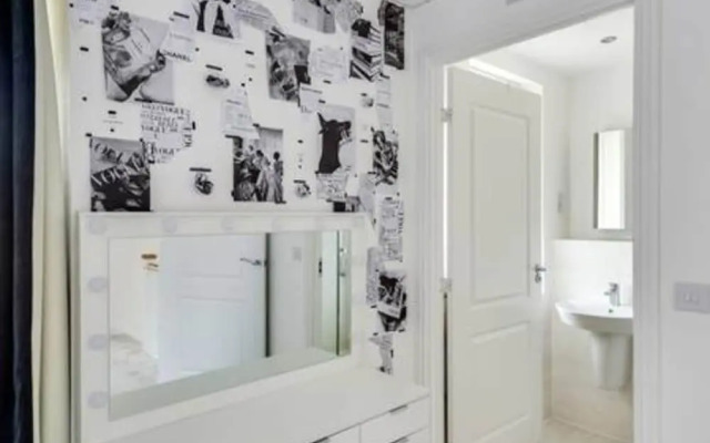 Stylish 4-br House With 3 Ensuite Free Parking