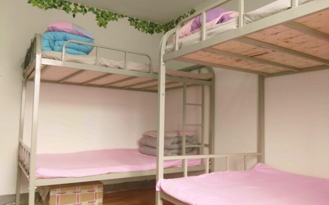 SevenColor Space Hostel
