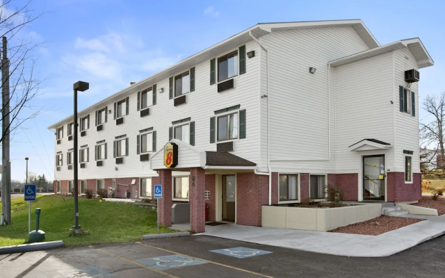 Super 8 Massena NY