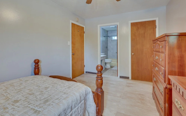 Cozy Youngstown Apartment w/ Central A/C + Heating