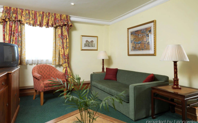 The Royal Angus Hotel