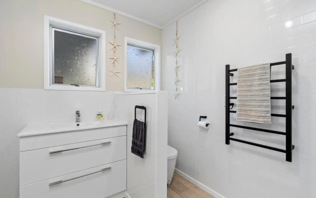 Ota Point Paradise - Whangaroa Holiday Home