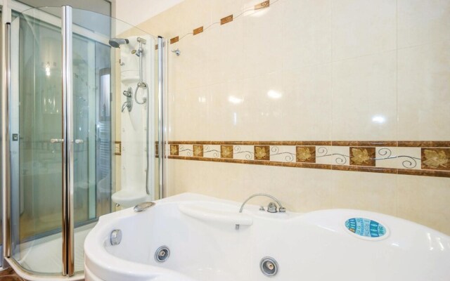 Beautiful Home in Rijeka With Wifi and 5 Bedrooms