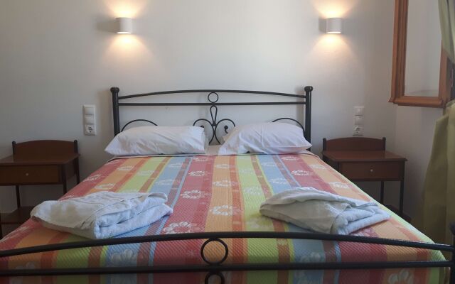 Depis Plaka Studios Naxos