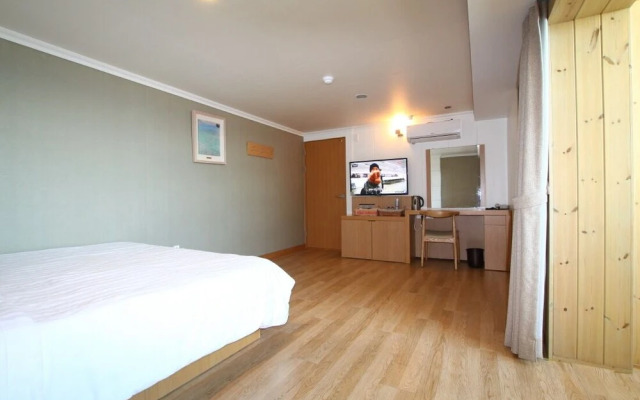 Prada Hotel & Pension