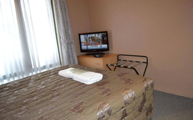 Courtesy Court Motel