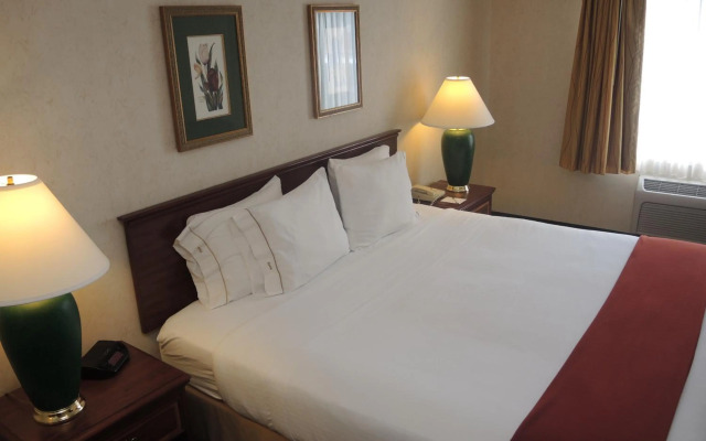 Evergreen Inn and Suites
