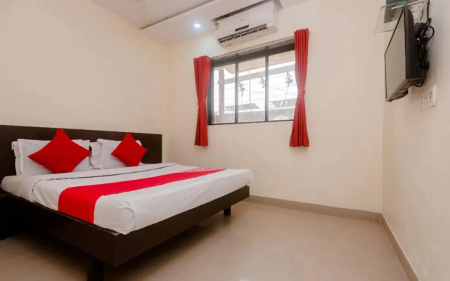 OYO 23285 The Diplomat Lodging