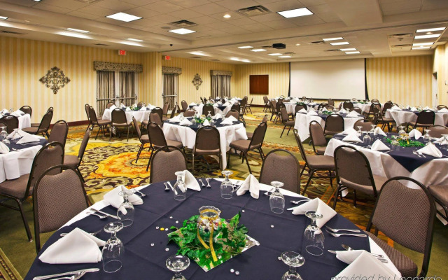 Holiday Inn & Suites Lake City by IHG