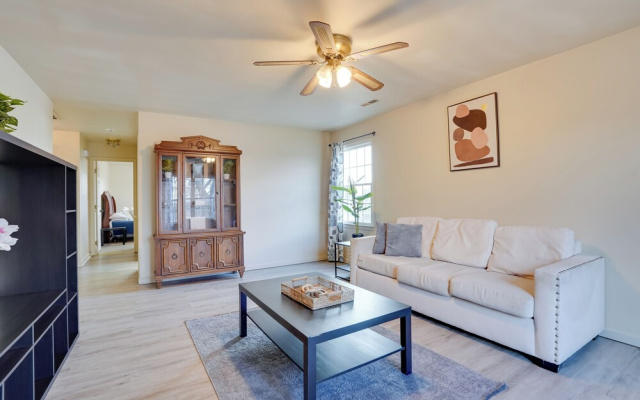 Walk to Fairgrounds! Hagerstown Townhome w/ Deck