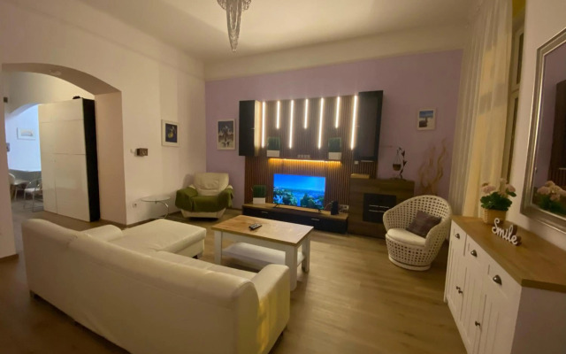 Park Danubes view central market Budapest