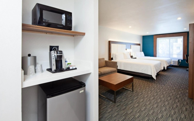 Holiday Inn Express & Suites Hollywood Walk Of Fame