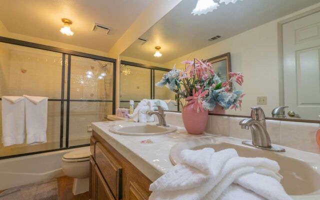 Lakefront Viking Oasis