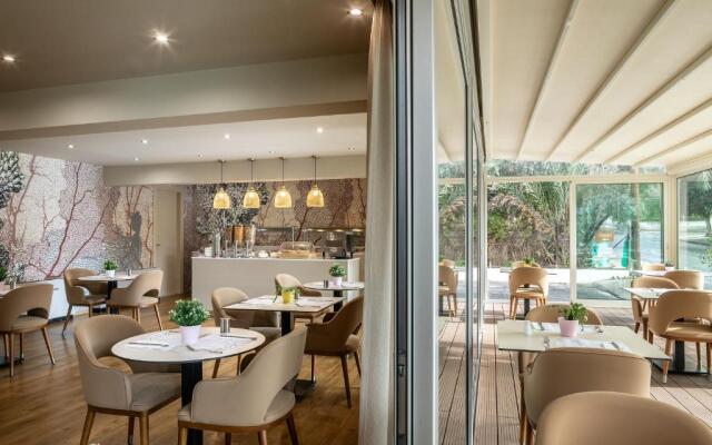 Almond Business Hotel