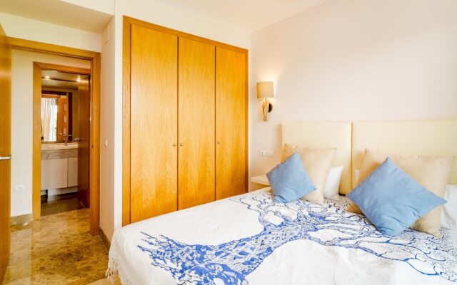 GH-Beautiful 2 bedroom apt small pool