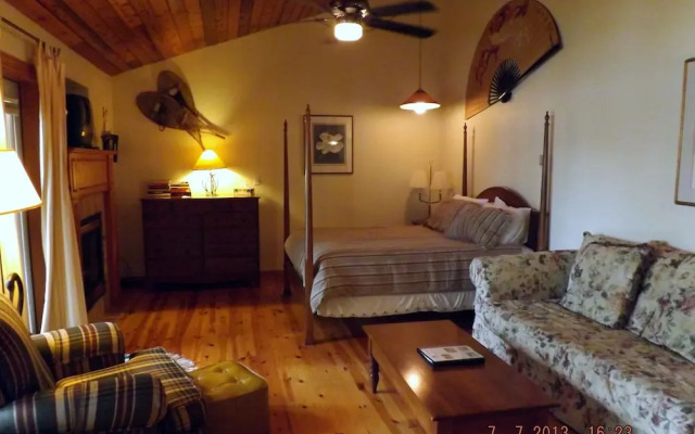 Westwind Inn on the Lake