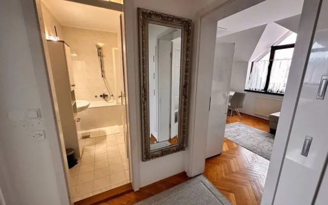 Charming City Loft Apartment With Free Parking