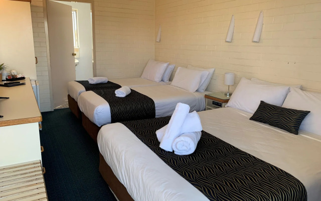 Crest Motor Inn