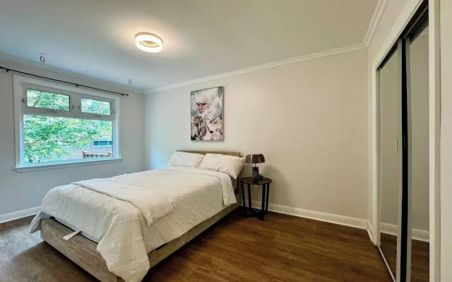 The Cozy Crescent Comforts Stay