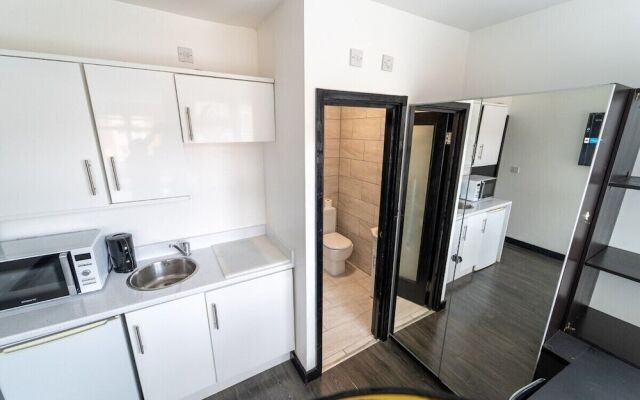 44 North Road Studios Near QE and UOB