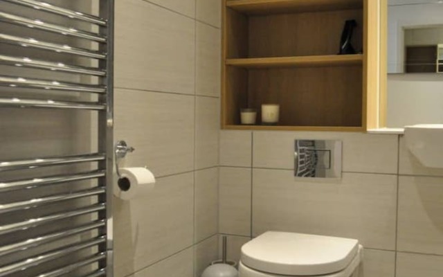 Modern 1 Bedroom Apartment in Brixton With Balcony