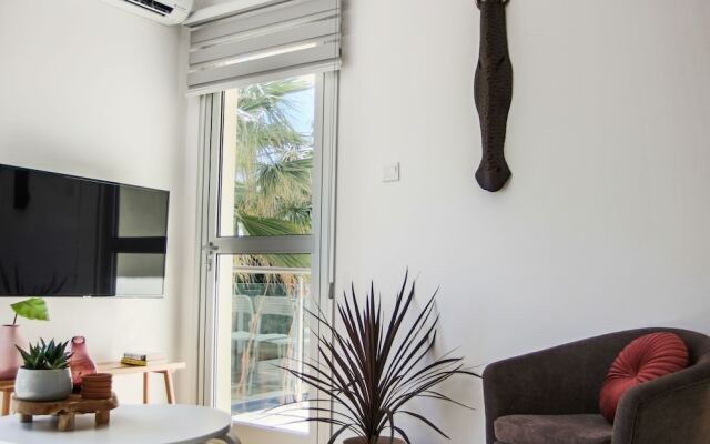 Phaedrus Living: Seaside Flat Constantinos 111