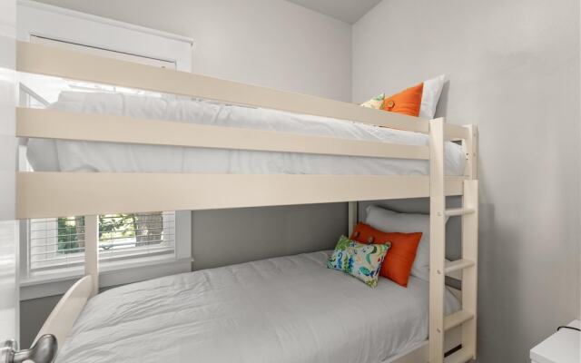 1369 Laurel Grove "the Crows Nest"