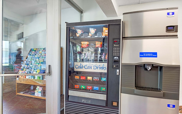 OYO Hotel Mona Lake Muskegon