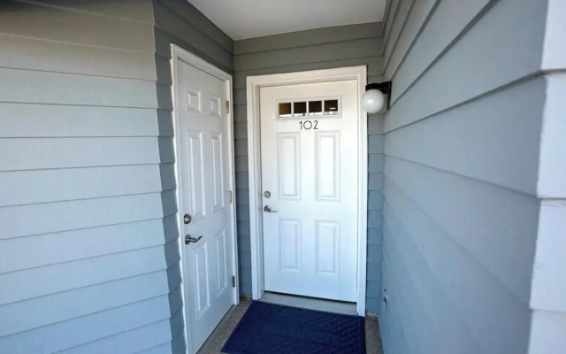 Wilmington Avenue 50 #102