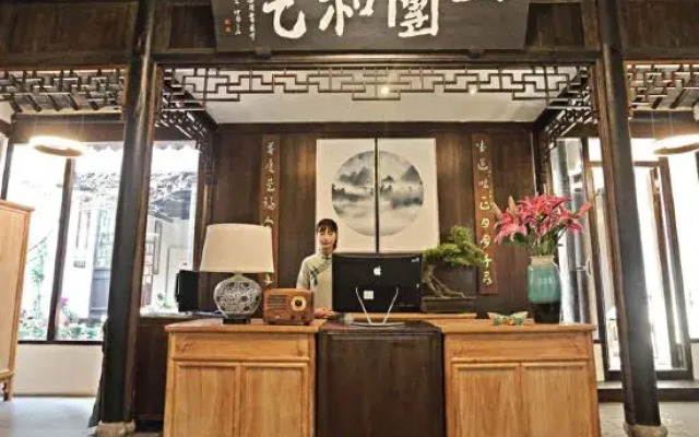 Yizai Qingyun Chinese-style Courtyard