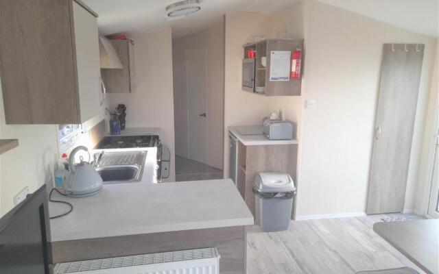 3 Bedroom Modern Caravan Sleeps up to 8