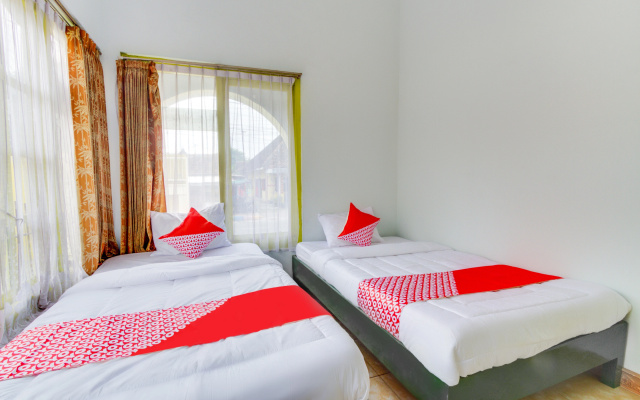OYO 3074 Orange Inn – Guest Rooms – Madiun