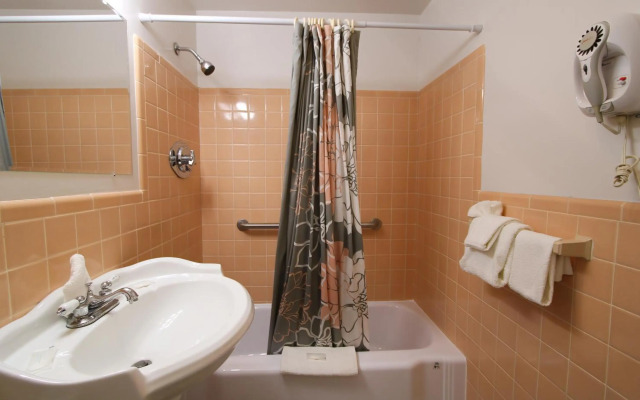 Colonial Inn Seekonk