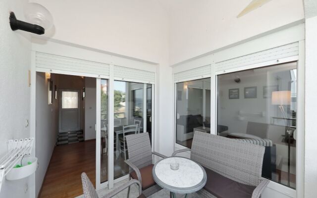 Dajana-with Pool and sea View