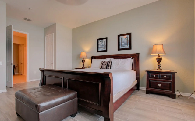 Penthouse w/ Spectacular Lakeview! Near Disney