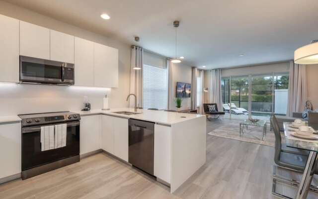 Spacious New Modern Retreat