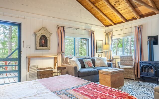 Chic Boothbay Harbor Studio Cabin by RedAwning